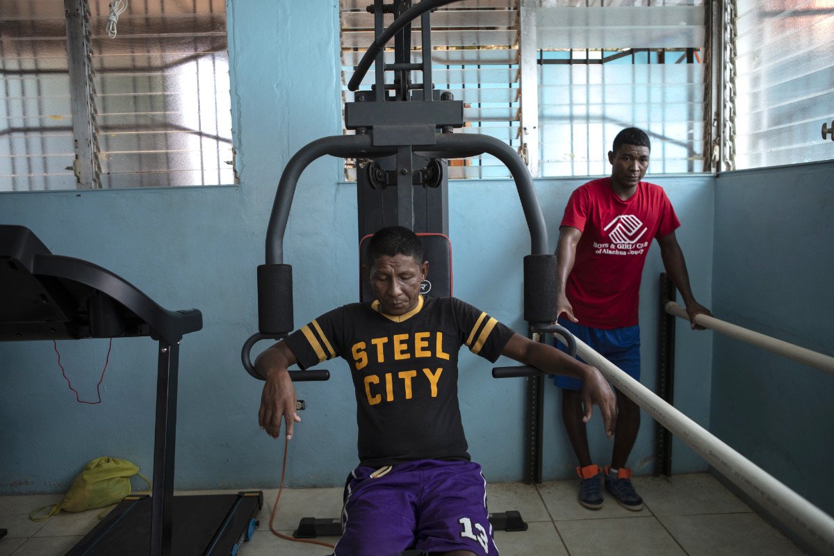 Miskito divers, partially paralyzed due to decompression sickness, work on rehabilitation exercises at the ho spital in Puerto Lempira. Divers often live in small villages and must travel hours by boat to reach the hospital. Many can’t afford the cost of travel by boat and so have no access to medical care or rehabilitation. (Photo credit: Jacky Muniello)