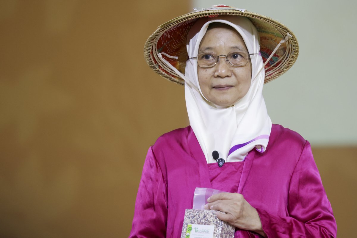Bibong Widyarti, Council Member Inofo of Indonesia speaks during Farmers and Traditional Producers at the Heart of Food Systems Transformation at Al Waha Theatre during the UN Climate Change Conference COP28 at Expo City Dubai on December 10, 2023, in Dubai, United Arab Emirates. (CC-licensed photo by COP28 / Christophe Viseux)